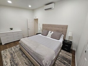 2 bedrooms, WiFi, bed sheets - Small and Cozy (Portland)