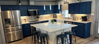 Spacious 4-bedroom house with Hot Tub in beautiful Balch Springs with AC, WiFi