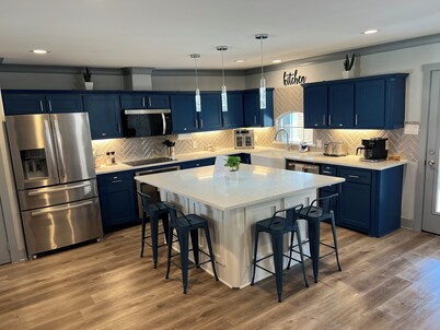 Spacious 4-bedroom house with Hot Tub in beautiful Balch Springs with AC, WiFi