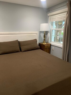 4 bedrooms, iron/ironing board, WiFi, bed sheets - Charming 4-bedroom house with AC and WiFi in enchanting Hagerstown (Hagerstown)