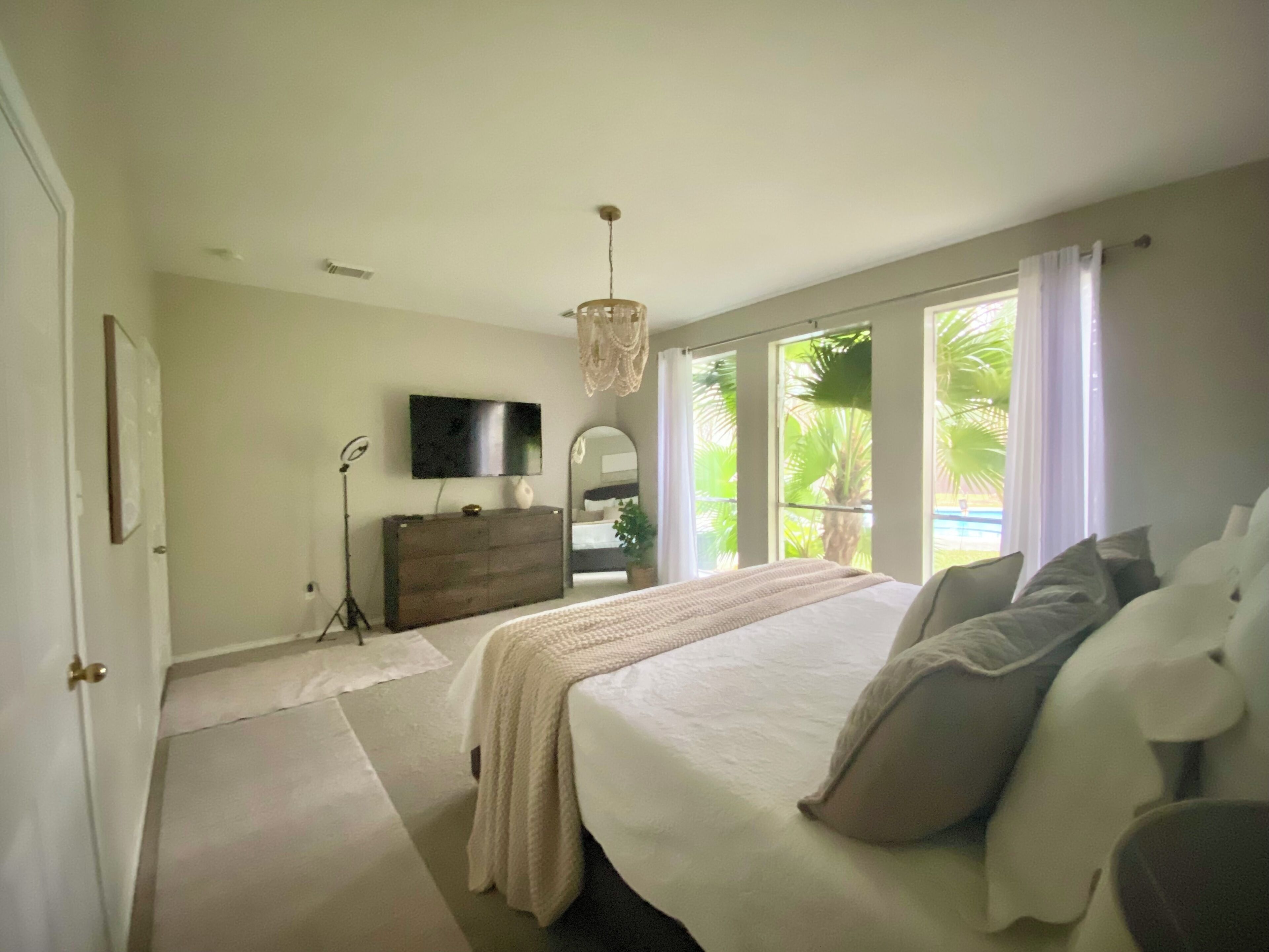 4 habitaciones, escritorio, tabla de planchar con plancha y wifi 