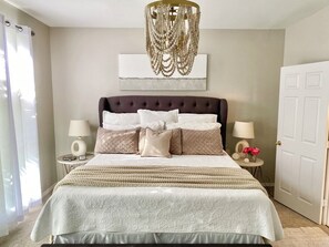 4 Schlafzimmer, Schreibtisch, Bügeleisen/Bügelbrett, WLAN