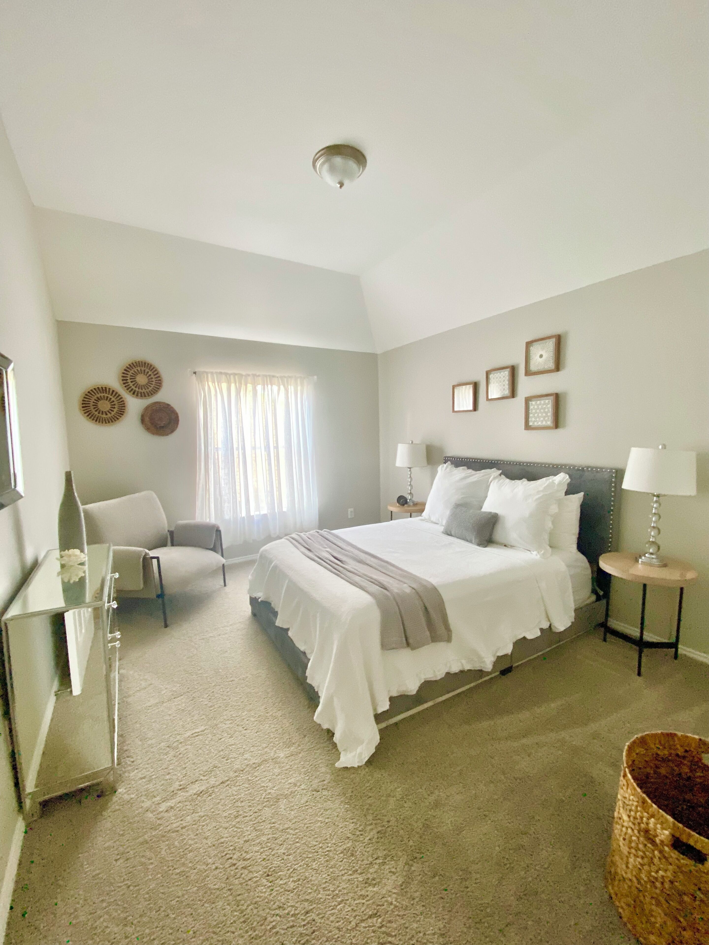 4 bedrooms, desk, iron/ironing board, WiFi