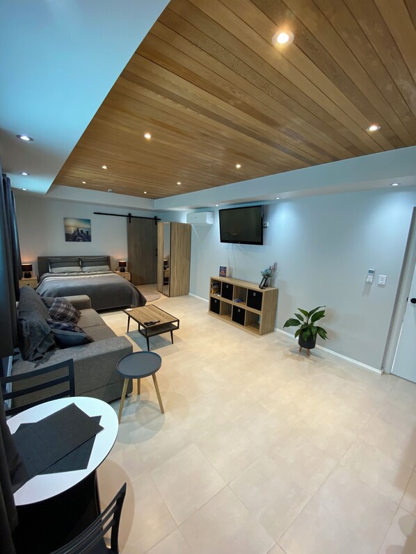 1 bedroom, iron/ironing board, free WiFi, bed sheets - Mindarie Beachside Studio in the coastal suburb of Mindarie, close to the Marina (Mindarie)