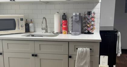 Charming 1-Bedroom Apartment in Fabulous Queens with Wifi and AC