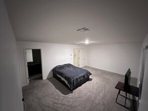 3 chambres, fer et planche à repasser, draps fournis