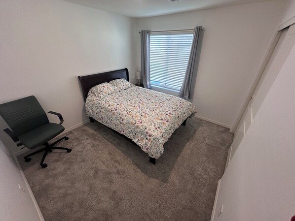 3 bedrooms, iron/ironing board, bed sheets