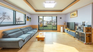 Basic Room, 3 Bedrooms (Whole House (Ocean View/Group)) | 1 bedroom, free WiFi - Yeongheungdo Blue Story Pension (Incheon)