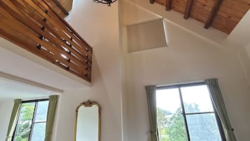 Select Comfort beds, desk, free WiFi, bed sheets