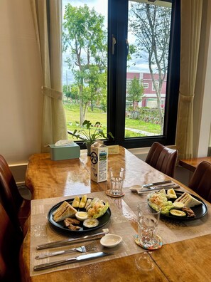 Free daily Taiwanese breakfast