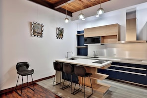 Deluxe Room | Private kitchen