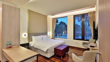 华丽客房 | 办公桌、免费 WiFi、床单