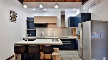 Deluxe Room | Private kitchen