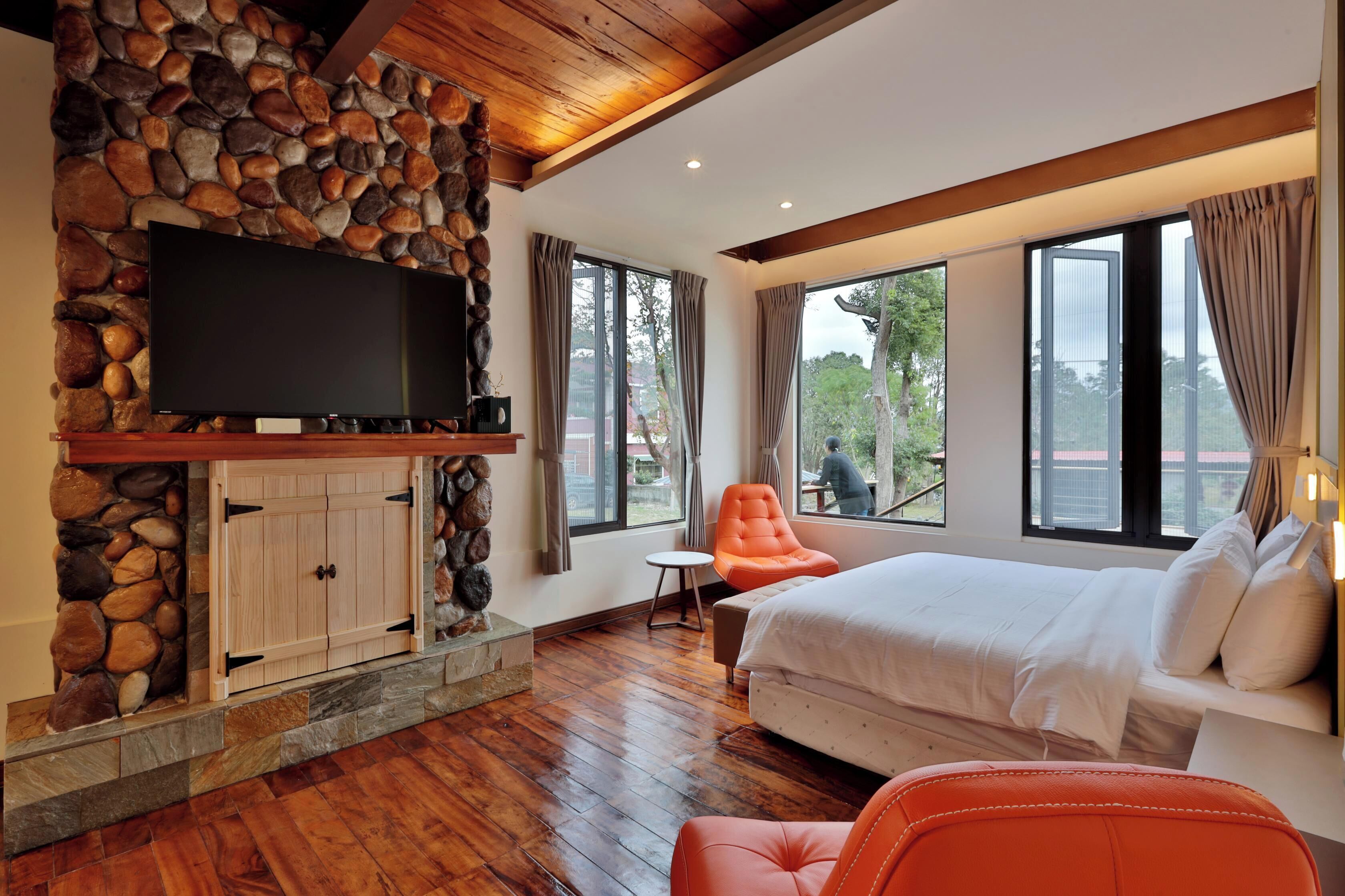 Deluxe Room | Select Comfort beds, individually decorated, individually furnished