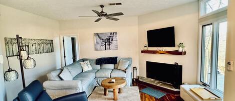 Smart TV, fireplace