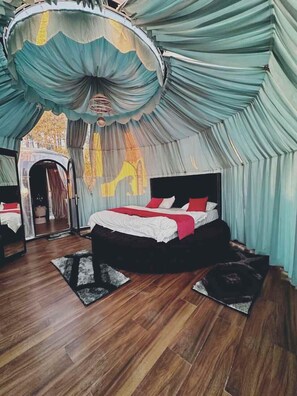 Royal Studio Suite, Balcony, Mountain View - The Mountain Vault (Solan)