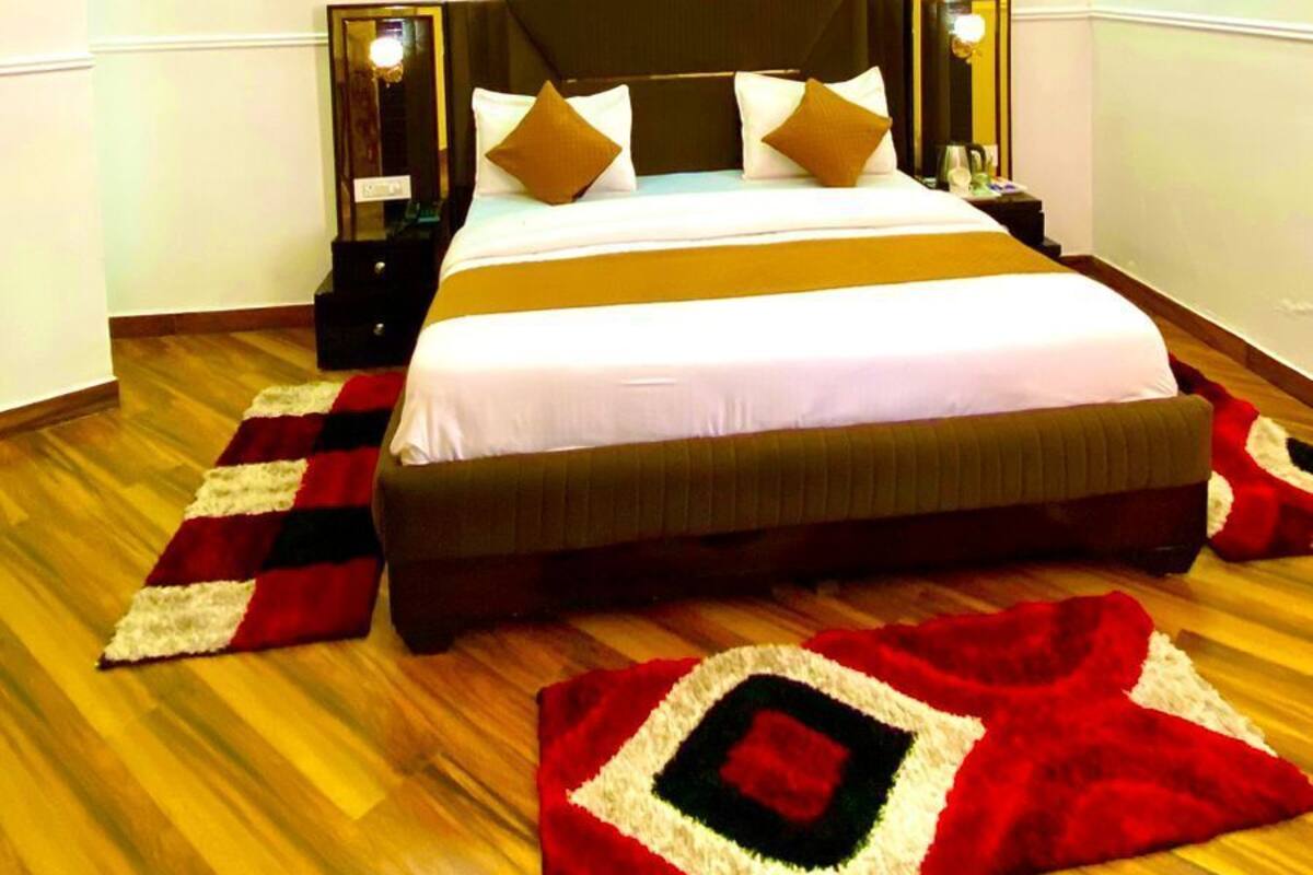 Royal Suite | WiFi (free), bed sheets