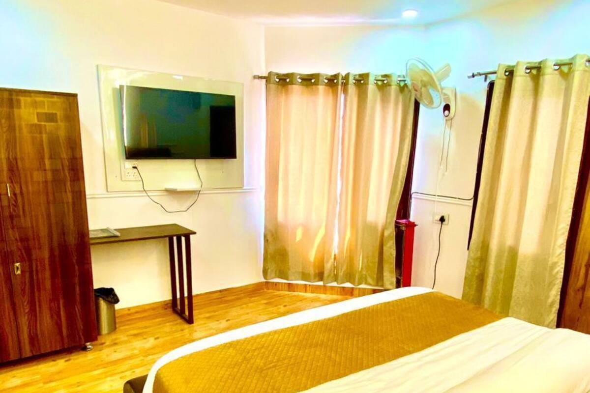 Family Suite, Balcony, Mountain View | WiFi (free), bed sheets