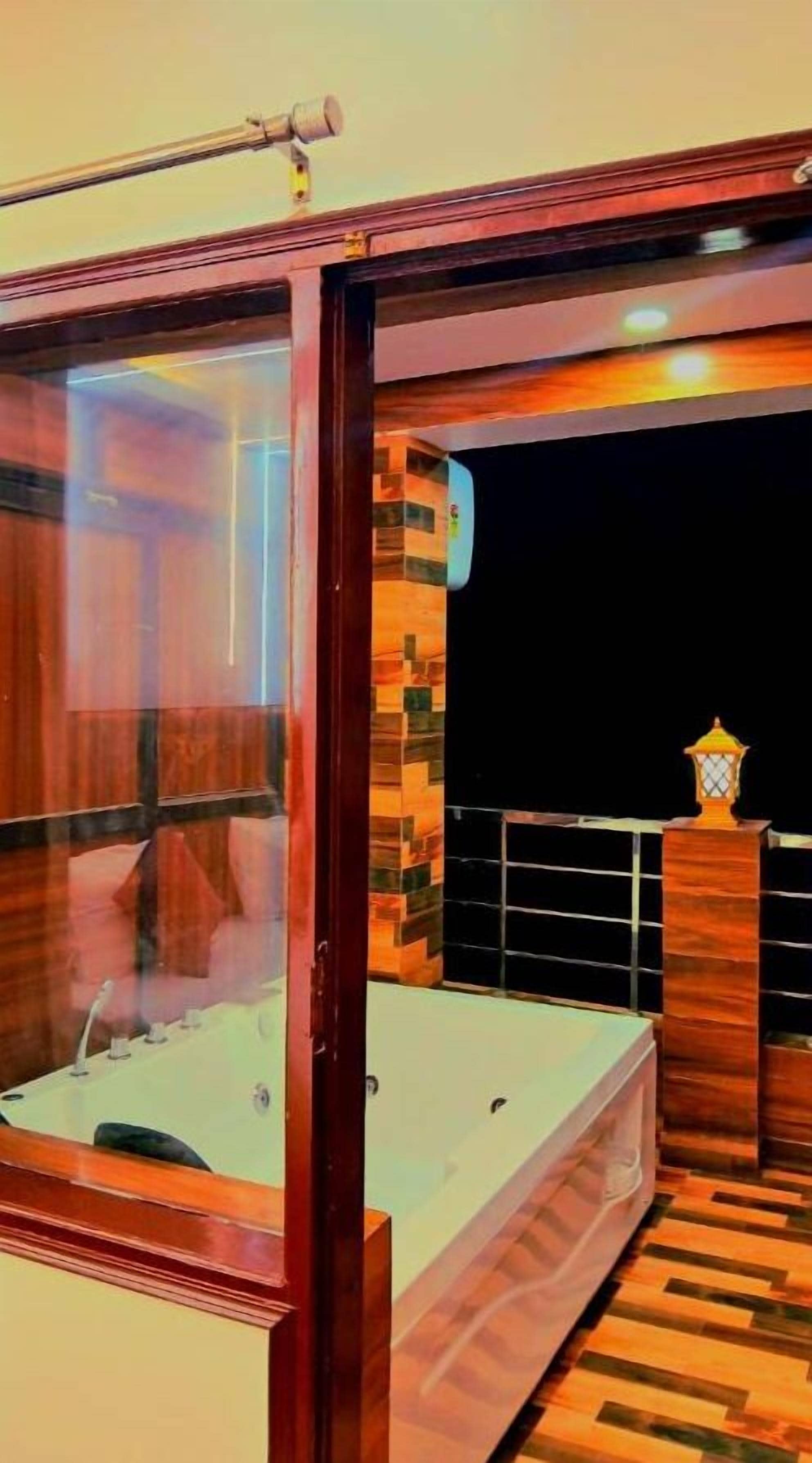 Family Suite, Balcony, Mountain View | Bathroom | Shower, free toiletries, bathrobes, towels