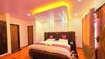 Family Suite, Balcony, Mountain View | Free WiFi, bed sheets