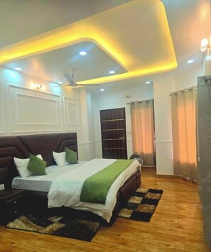 Royal Suite | Free WiFi, bed sheets - The Mountain Vault (Solan)