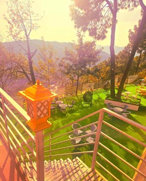 Garden view - The Mountain Vault (Solan)