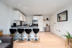 Réfrigérateur, micro-ondes, four, lave-vaisselle