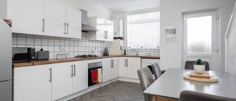 Fridge, microwave, oven, coffee/tea maker