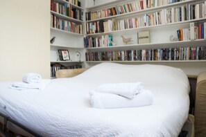 5 bedrooms, desk, iron/ironing board, WiFi