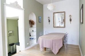 Dining - Beautiful house near train station - 20 min Paris (Rueil-Malmaison)