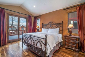 4 chambres, fer et planche à repasser, lit de bébé portatif, Wi-Fi