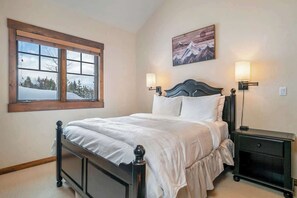 4 bedrooms, iron/ironing board, travel cot, WiFi