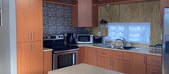 Charming 2-bedroom house in awesome Quebradillas with AC, WiFi