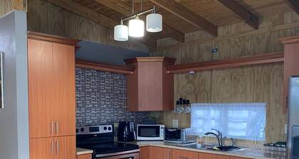 Charming 2-bedroom house in awesome Quebradillas with AC, WiFi