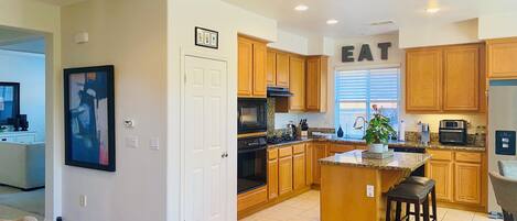 電子レンジ、オーブン、コンロ、食器洗い機