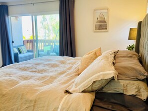 4 bedrooms, iron/ironing board, WiFi, bed sheets - Spacious, Clean, Quiet & Safe 4-Bedroom House with WiFi in Beautiful Carlsbad (Carlsbad)