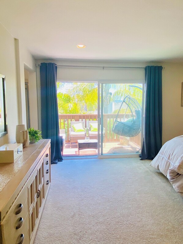 4 bedrooms, iron/ironing board, WiFi, bed sheets - Spacious, Clean, Quiet & Safe 4-Bedroom House with WiFi in Beautiful Carlsbad (Carlsbad)