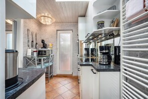 雪櫃、微波爐、焗爐、爐具