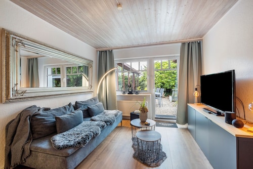 Ferienwohnung 'Dahmlos' mit Privatterrasse, Garten und Wi-Fi