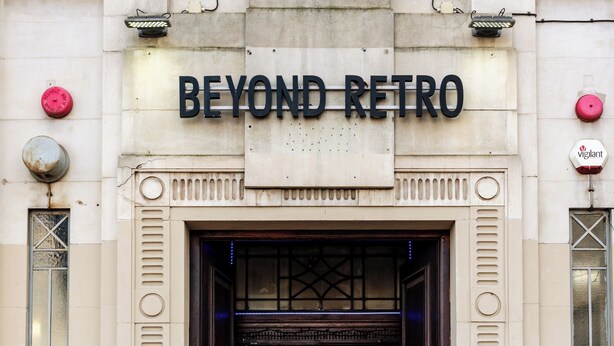 A building with a sign reading "BEYOND RETRO" above the entrance. - 2 bedroom flat in Hackney, London. Next to several stations and restaurants (London)