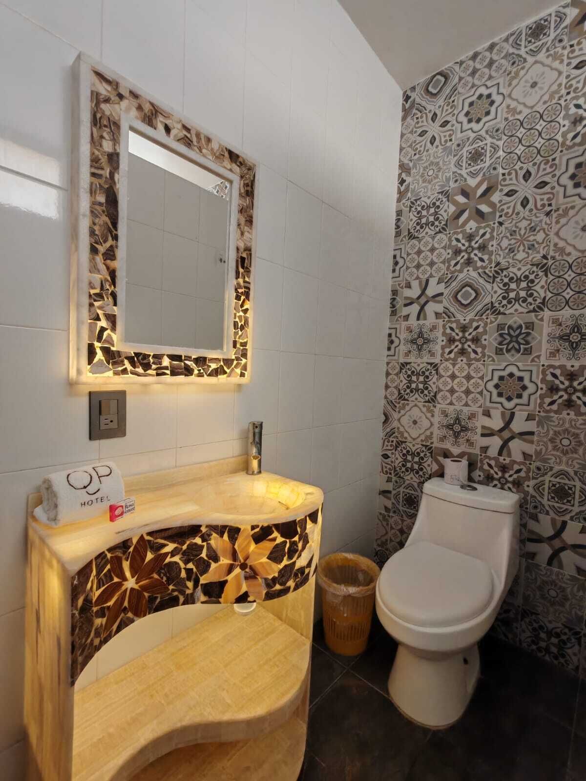 Comfort Triple Room | Bathroom | Hair dryer, towels, soap, shampoo