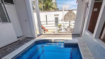 2 udendørs pools