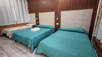 コンフォート トリプルルーム | デスク、アイロン / アイロン台、WiFi (無料)