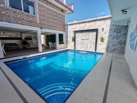 2 piscinas al aire libre