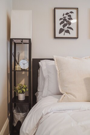 2 bedrooms, iron/ironing board, WiFi, bed sheets - Charming 2-bedroom house with WiFi, Centrally Located in Saint Paul (Saint Paul)