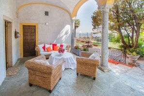 Terrace/patio - Villa Stresa Giglio - Apartment with shared pool (Massino Visconti)