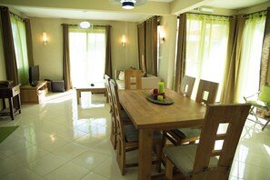Dining - Magnificent sunsets! Large apartment ideal for families.  (Flic en Flac)