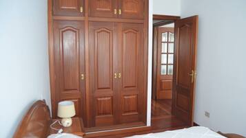 3 soverom, strykejern/-brett, reiseseng for barn og wi-fi