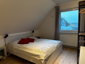 3 slaapkamers, een strijkplank/strijkijzer, wifi