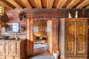 Interior - Apartment '01 Mühlfeldhof A3' with Mountain View, Shared Terrace and Wi-Fi (Kelchsau)